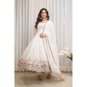 Vestido de Diseñador Hecho a Mano con Estampado Floral, Silueta en A y Cintura Imperio, Pantalón y Dupatta Elegantes para Fiestas - Product Image 6