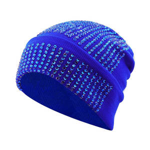 Bonnet en tricot douillet avec décorations en strass scintillants, accent élégant en cristal, tricot extensible, logo personnalisé imprimé sur le bonnet - Product Image 2