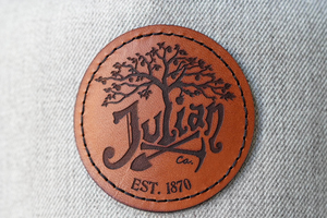 Écussons gaufrés personnalisés avec logo, badges 3D en relief, accessoires vestimentaires, fournisseur OEM - Product Image 5