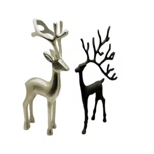 Elegante Figura Decorativa de Reno Navideño en Hierro Forjado para Interiores Modernos - Product Image 5