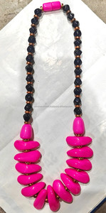 Collar con Colgante de Resina Hecho a Mano, Diseño Indio Moderno para Mujer, Cuentas de Perlas con Corte Princesa, Patrón de Gancho para Aniversario - Product Image 4