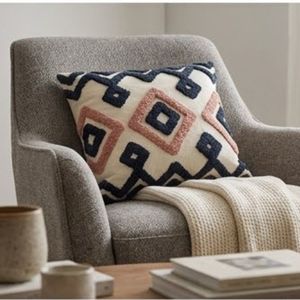 Coussin décoratif carré à motif géométrique tufté, style bohème, brodé, en textile, avec housse lavable – Grande Vente - Product Image 3