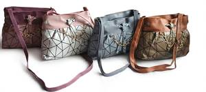 Sac à main en cuir PU de qualité supérieure pour femme, avec bandoulière confortable pour un usage quotidien, disponible à la vente - Product Image 3