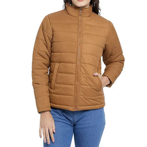 Vestes matelassées élégantes pour femmes avec logo personnalisé, dotées d'un tissu de qualité supérieure, d'une fermeture éclair intégrale et de poches latérales, conçues pour un usage quotidien. - Product Image 1