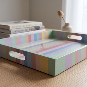 Plateau de service rayé avec poignée, couleurs pastel, design rectangulaire en bois pour usage domestique, Viettimecraft Wholesale - Product Image 3
