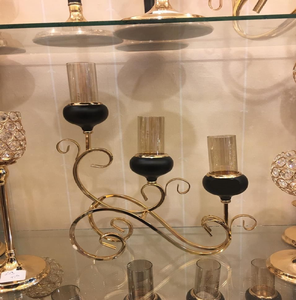 Magnifique candélabre doré à cinq bras avec abat-jour cylindriques en verre à motifs marbrés, disponible à prix de gros. - Product Image 3