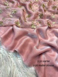 Sari de seda elegante de dos tonos con bordado de cuentas pesadas, borde festoneado y blusa en contraste, ideal para fiestas y bodas, resistente a la humedad. - Product Image 4