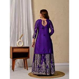 Lehenga en satin à manches trois-quarts pour soirée, avec broderies et travail de sequins, y compris le dupatta - Product Image 3