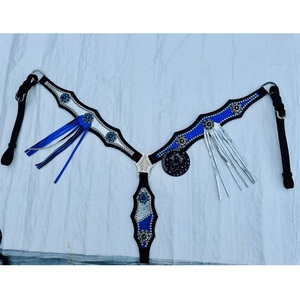 Ensemble de têtière et de collier de poitrine en cuir noir pour cheval de style western, avec conchos en strass bleus et franges, confortable et durable, pour l'équitation - Product Image 4