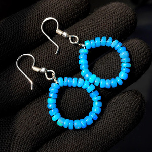 Boucles d'oreilles en opale éthiopienne bleue, perles lisses de 5 mm, argent 925 et or 14 carats - Product Image 3