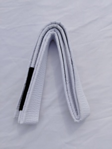 Cinturón de Jiu Jitsu BJJ 100% Algodón, Gris con Raya Blanca, Talla A1 y 220 CM de Largo X 4.5 CM de Ancho, 8 Costuras, Marca OEM - Product Image 2