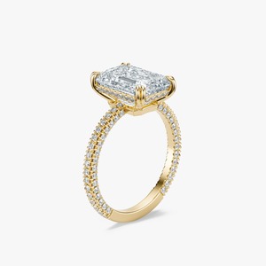 Anillo de compromiso de lujo de oro de 14 quilates con diamante de laboratorio de corte esmeralda de 4.5 quilates, halo oculto y pavé. - Product Image 2