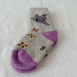 Chaussettes en laine pour bébés et tout-petits, imprimé papillon gris et violet, chaussettes mi-hautes pour filles, chaussettes chaudes d'hiver en tricot pour enfants - Product Image 4