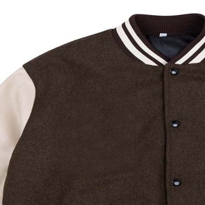 แจ็คเก็ตเบสบอลสไตล์ไฮสตรีท ปกคอพับได้ สำหรับผู้ชาย แบบ OEM สั่งทำป้ายเชนีล แจ็คเก็ตเบสบอลแบบวิทยาลัยสำหรับผู้ชาย - Product Image 3