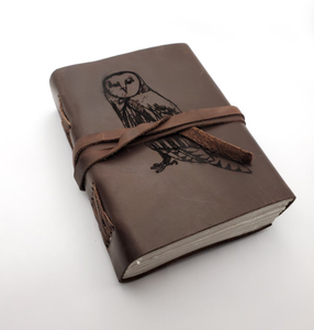 Diario de Cuero con Diseño de Búho, Personalización Gratuita, Diario de Cuero de Búfalo de 5" x 7" con Opción de Papel Rayado o Sin Rayar, Búho de Granero - Product Image 1