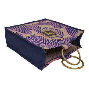 Sac fourre-tout en jute laminé PP avec poignée en canne, imprimé double face, patch en cuir cousu, personnalisable - Product Image 4