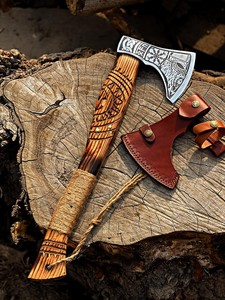 Hache de Bûcheron Forgée à la Main, Lame en Acier à Haute Teneur en Carbone, Manche en Bois, Lame de 3 5/8 pouces, Étui en Cuir, Garantie de 3 Ans - Product Image 2