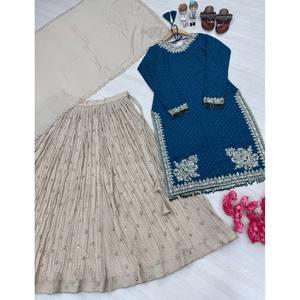 Lehenga de soirée de créateur taille XL avec dupatta fantaisie, tenue élégante et stylée - Product Image 1
