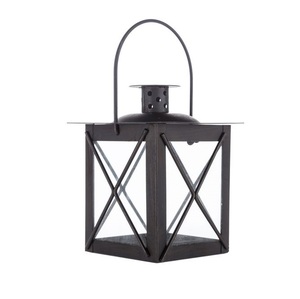 Lanterne à bougie en métal artistique pour la maison, créée pour sublimer l'intérieur avec une éclairage décorative chaleureuse - Product Image 1