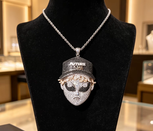 Collier avec pendentif en moissanite Ice Cubed et breloque chapeau d'alien, plaqué argent, micro-pavé, bijou tendance pour fête, cadeau - Product Image 1