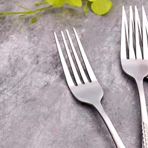 Ensemble de 4 mini-fourchettes élégantes en métal argenté avec manche en acier inoxydable pour dîner, fruits, aliments et vaisselle, pour la maison et la restauration - Product Image 5