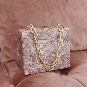 Bolso de Mano de Resina de Diseño para Mujer, de RR ENTERPRISES, con Elegantes Decoraciones para Ocasiones Especiales - Product Image 3