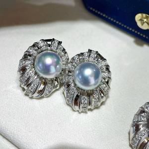 Boucles d'oreilles en perles naturelles 18K de style rétro français pour femmes, luxe léger, couleur grise, design compact et simple - Product Image 4