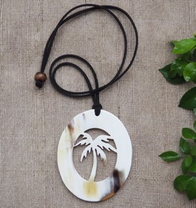 Colgante de Cuerno Elaborado con Precisión, Resaltando Patrones Orgánicos, Acabado Elegante y Excelente Artesanía - Product Image 6
