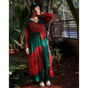 Ensemble Kurta Bandhej multicolore en tissu chiffon rouge et vert, taille XS, pour soirée, élément de mode à couleurs contrastées - Product Image 4