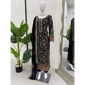 Costume XL de créateur avec broderie de sequins et travail de diamants véritables - Product Image 2