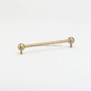 Manija de metal de lujo diseñada para unidades de almacenamiento de interiores de casas contemporáneas, uso en cajones, puertas y muebles de armario. - Product Image 1
