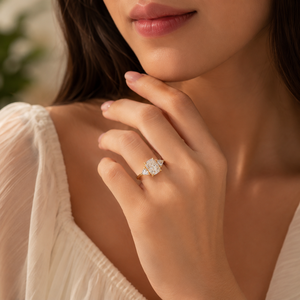 Bague de Fiançailles et de Mariage Art Déco en Moissanite Coupe Coussin, Bague de Mariée Trilogie en Or Jaune Plaqué 10K, Bague Fête des Mères - Product Image 4