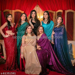Sari de Bollywood con Lentejuelas, Elegante Traje Tradicional Indio - Product Image 1