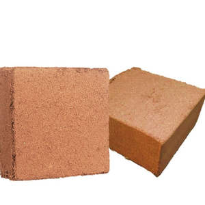 Bloc de tourbe de coco retenant l'humidité pour le jardinage, idéal pour la plantation en intérieur et en extérieur. - Product Image 2