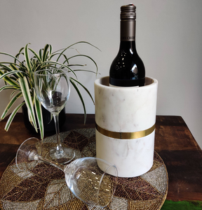 Seau à glace en marbre de qualité supérieure avec bordure en laiton et bande dorée, rafraîchisseur de bouteilles rond isolé pour fêtes et bars - Product Image 1
