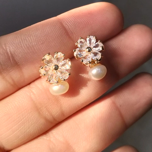 Pendientes de Perlas de Agua Dulce con Diseño de Flor de Trébol, Chapados en Oro, Antideslustre, Fabricante y Proveedor Mayorista de Joyería - Product Image 1