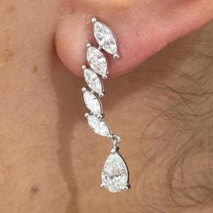 Pendientes de Oreja con Diamantes Corte Marquesa y Colgante de Diamante Corte Pera en Oro Blanco de 14K, Regalo Nupcial para Mujeres Elegantes - Product Image 1