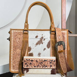 2025 bolso de mano cruzado de cuero de vaca con herramientas manuales de diseñador personalizado y billetera de cuero con herramientas manuales conjunto de 2 piezas a juego para mujer - Product Image 4