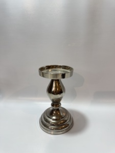 Ensemble de 2 bougeoirs modernes en aluminium noir mat, avec base en piédestal évasée, pour bougies coniques, centre de table minimaliste - Product Image 3