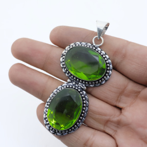 Pendentif rectangulaire en pierre précieuse vert péridot – Pendentif en argent plaqué - Product Image 2