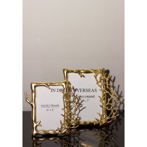 Nouveauté : Cadre photo en métal doré de haute qualité, forme rectangulaire avec motif de branche, décoration de table, au prix le plus bas - Product Image 1