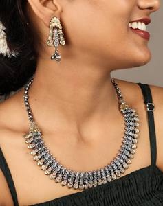 Conjunto de Collar y Pendientes Ghungroo de Plata Oxidada y Oro de Dos Tonos para Mujer, Joyería Étnica Tradicional - Product Image 1