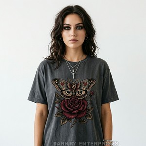 เสื้อยืดผู้หญิงสีกรมท่าลายหัวใจดอกไม้แบบกำหนดเอง ผ้าฝ้ายพิมพ์ลายกายวิภาค ผู้ผลิตเสื้อยืดสีน้ำเงินเข้ม เสื้อผู้หญิงขายส่ง เสื้อผ้าลายพฤกษศาสตร์ - Product Image 3