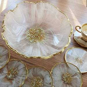 Tazón de resina hecho a mano con diseño de perlas y flores, con hojas doradas y pétalos rosas, plato decorativo para regalo de boda. - Product Image 3