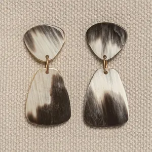 Bijoux en os de corne de meilleure qualité Boucle d'oreille en buffle naturel d'origine éthique Bijoux de mode de style vintage faits à la main - Product Image 1