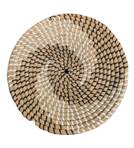 Tapis de carex décoratifs naturels écologiques faits à la main Artisanat unique avec de nombreux modèles disponibles - Product Image 1