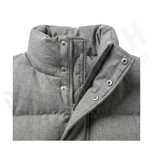 เสื้อแจ็คเก็ตผ้าควิลท์สำหรับผู้หญิง คอตั้ง แขนยาว ผ้าโพลีเอสเตอร์หนา สีเทาล้วน ปิดด้วยกระดุม ความยาวปกติ - Product Image 4