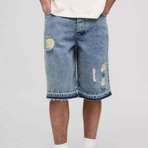 Shorts en jean classiques pour hommes, design patchwork pour un look décontracté moderne, style streetwear estival. - Product Image 2
