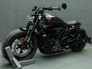 Motocicleta Cruiser 2026 1250cc Revolution Max EFI con Refrigeración Líquida, ABS, Transmisión de 6 Velocidades, Tecnología Avanzada para Motociclistas, EE. UU. - Product Image 1