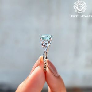 Bague de fiançailles Charm_Jewells pour femme en moissanite taille coussin, monture à griffes en argent 925, style classique, certifiée IGI, 3 grammes - Product Image 2